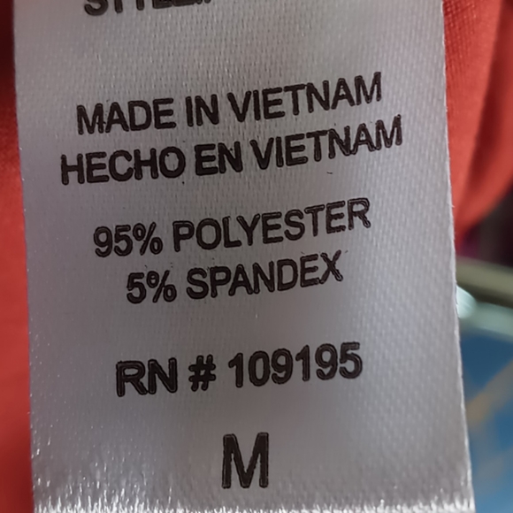 Women's crop top size medium - Picture 3 of 3